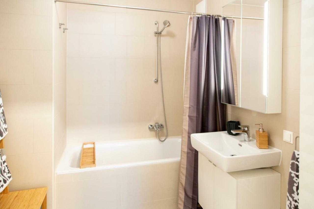 Cozy & Cool Apartment * 5 Min To City Center Wina Bagian luar foto
