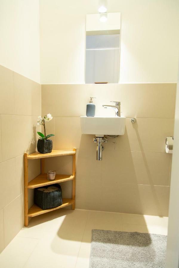 Cozy & Cool Apartment * 5 Min To City Center Wina Bagian luar foto